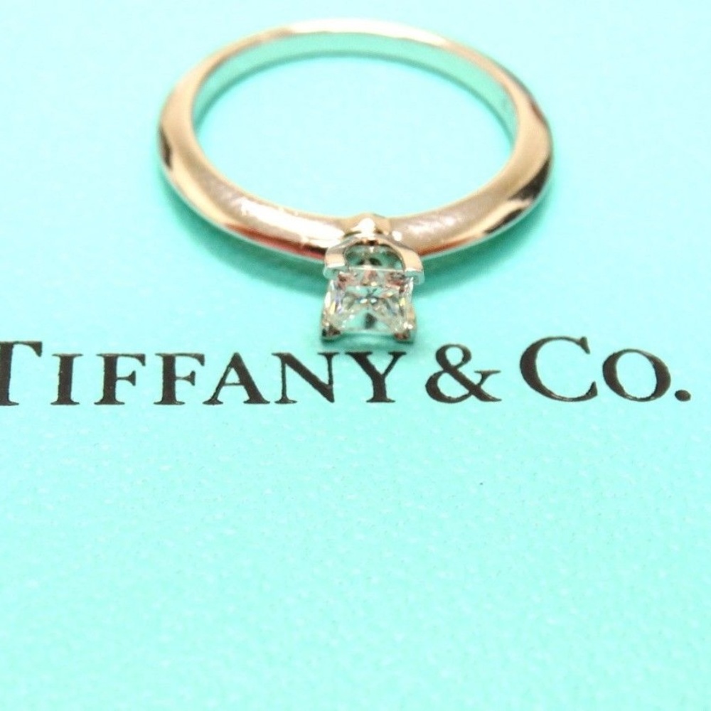 Tiffany & Co Diamond Platinum Engagement ring